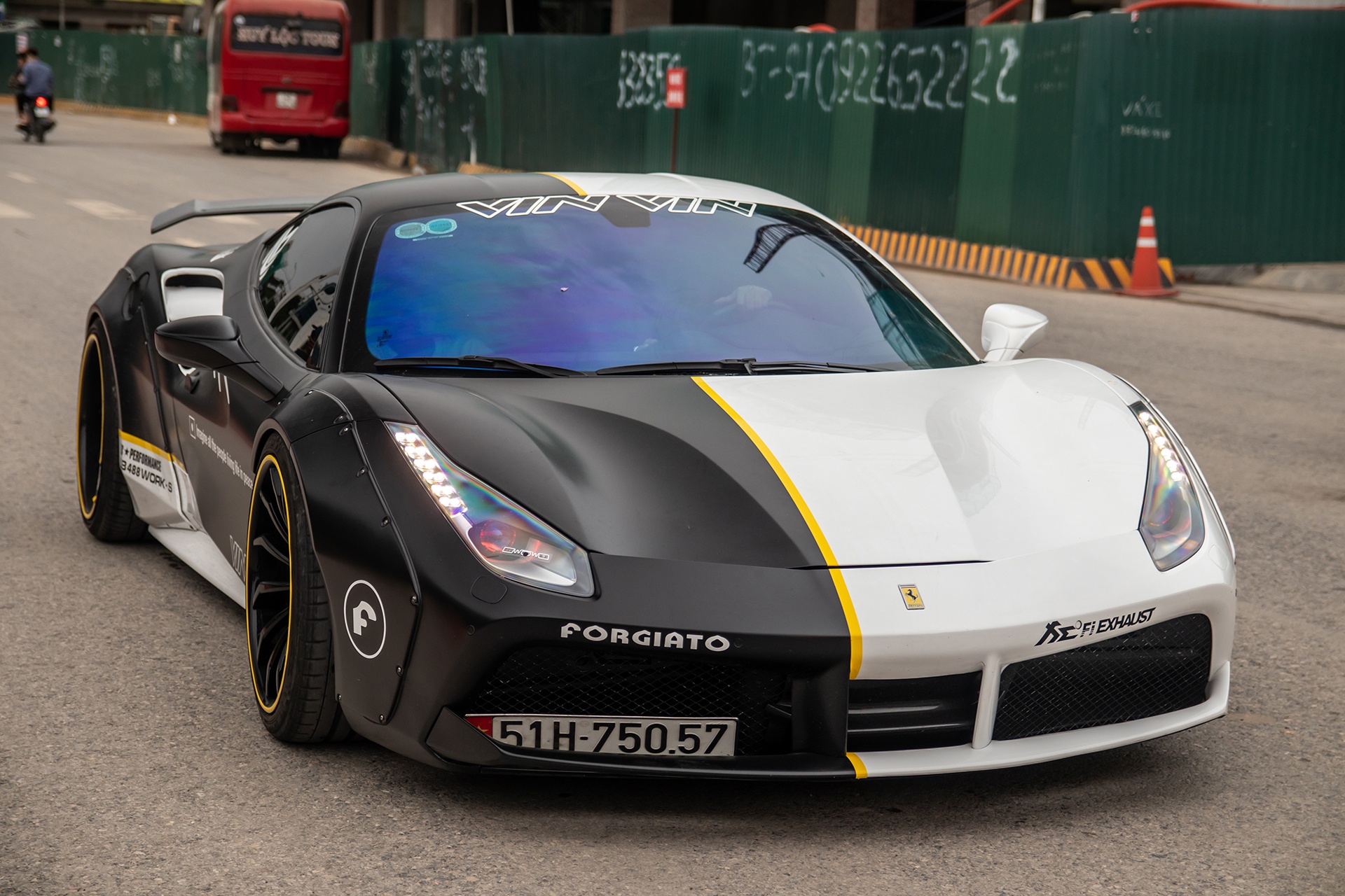 Ferrari 488 GTB do Liberty Walk anh 1