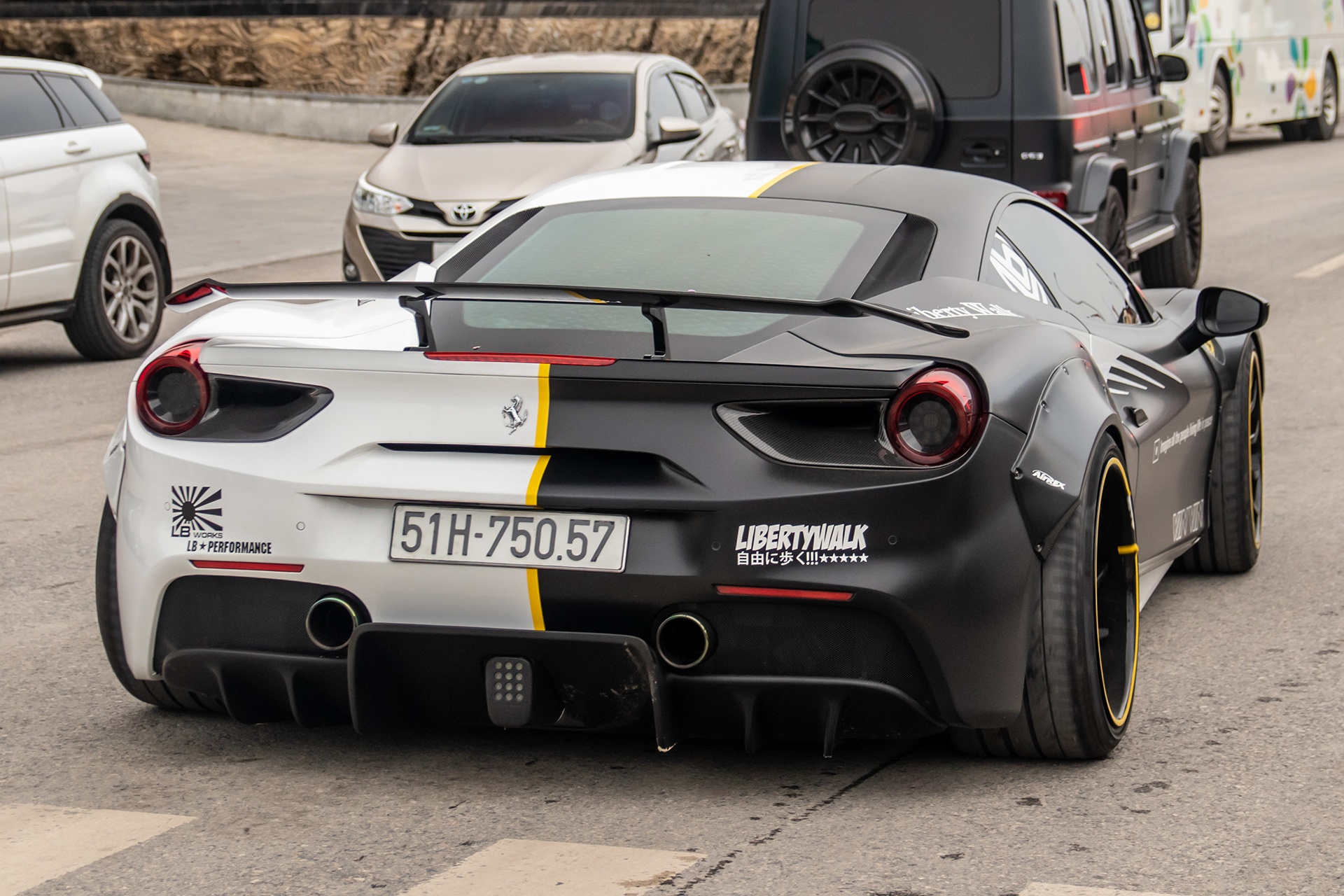 Ferrari 488 GTB do Liberty Walk anh 2