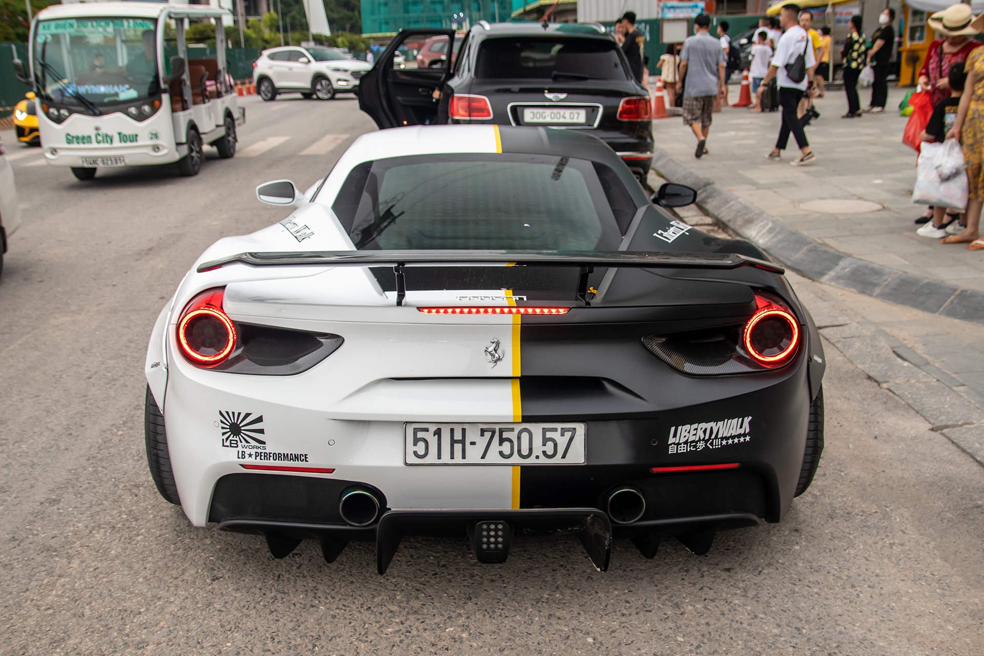 Ferrari 488 GTB do Liberty Walk anh 4