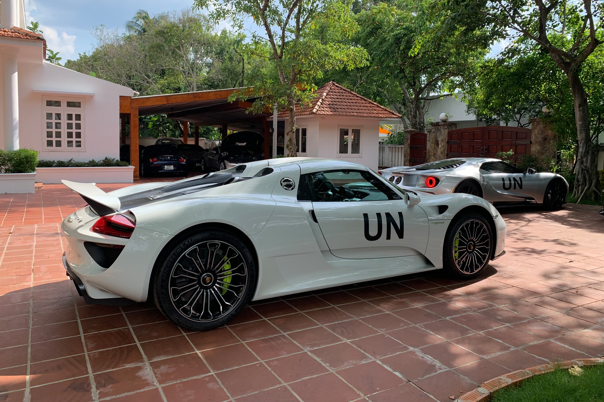 Porsche 918 Spyder anh 9