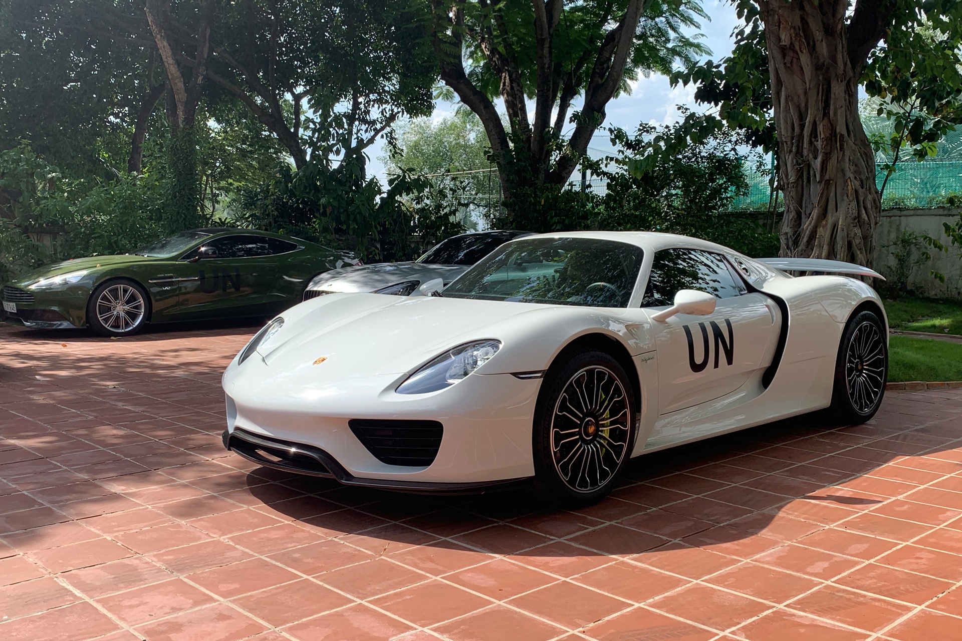 Porsche 918 Spyder anh 2