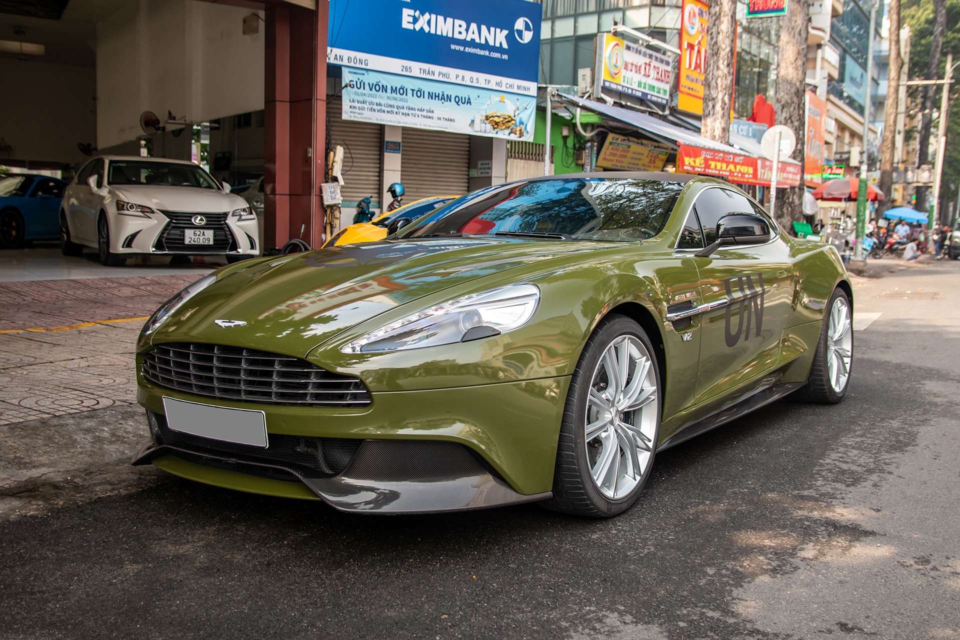 Aston Martin Vanquish anh 3