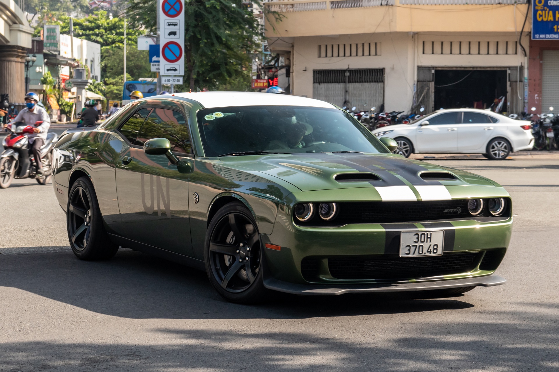 Dodge Challenger SRT Hellcat Redeye anh 1