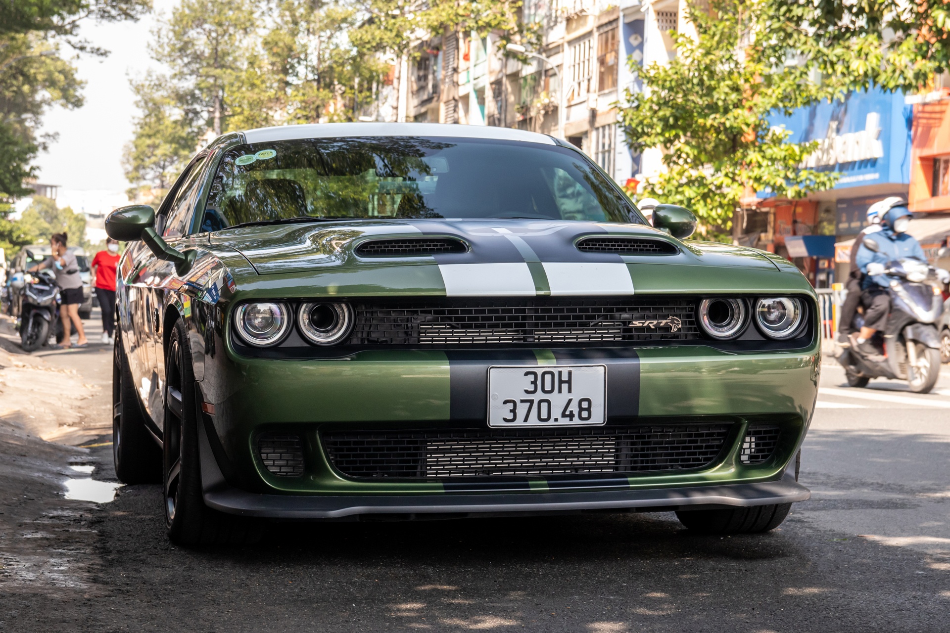 Can canh hang hiem Dodge Challenger SRT Hellcat Redeye tai Viet Nam hinh anh
