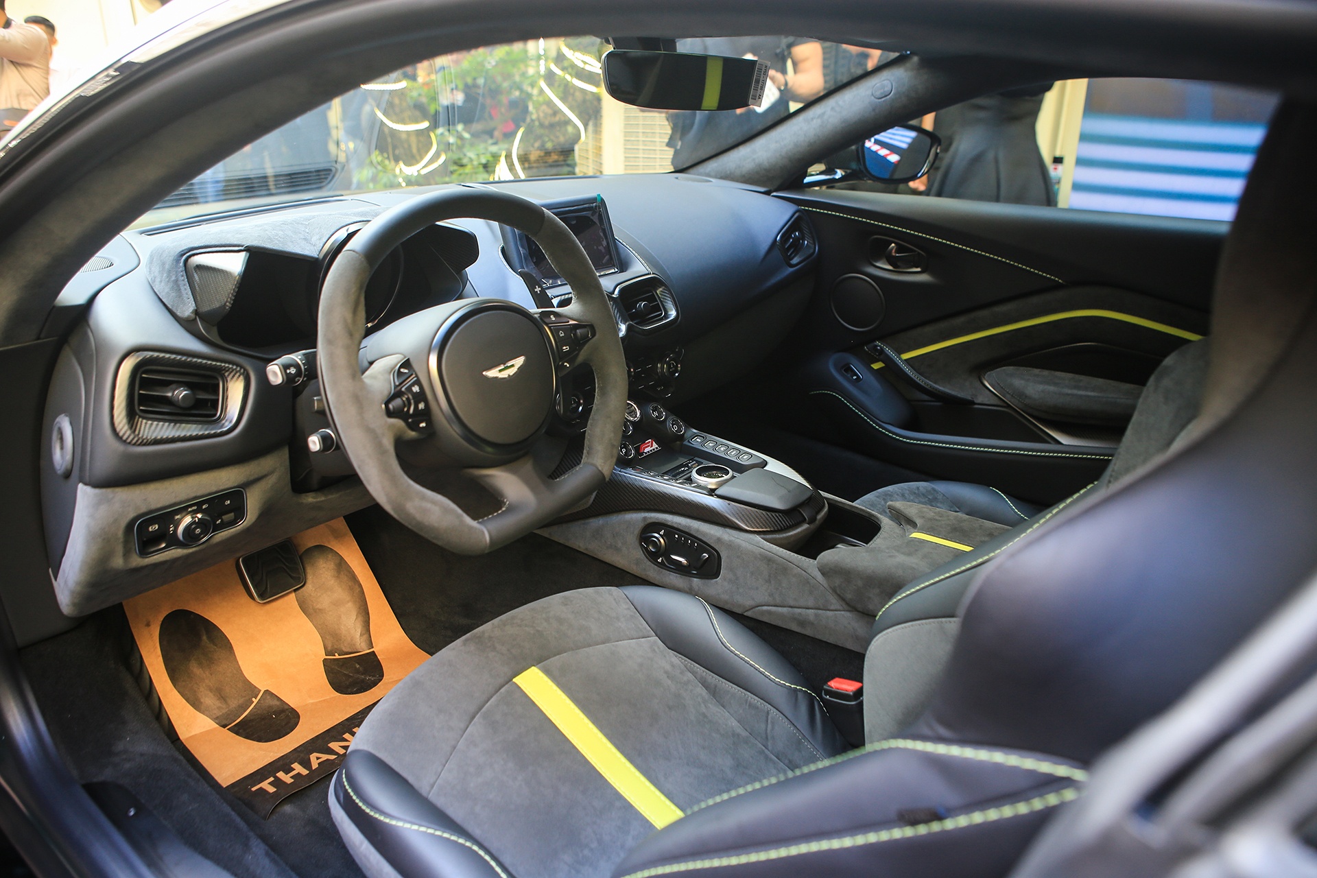 Aston Martin Vantage F1 Edition ảnh 8 Aston Martin Vantage F1 Edition anh 8