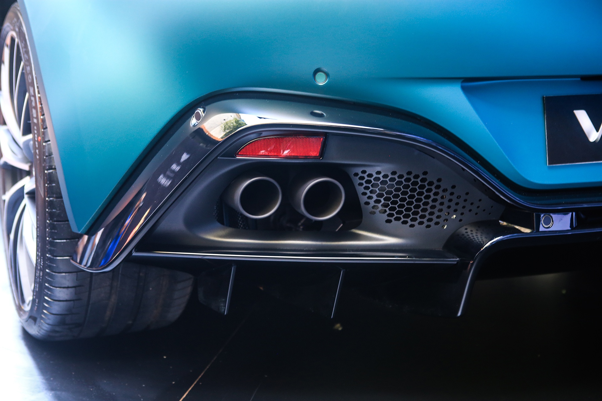 Aston Martin Vantage F1 Edition anh 15