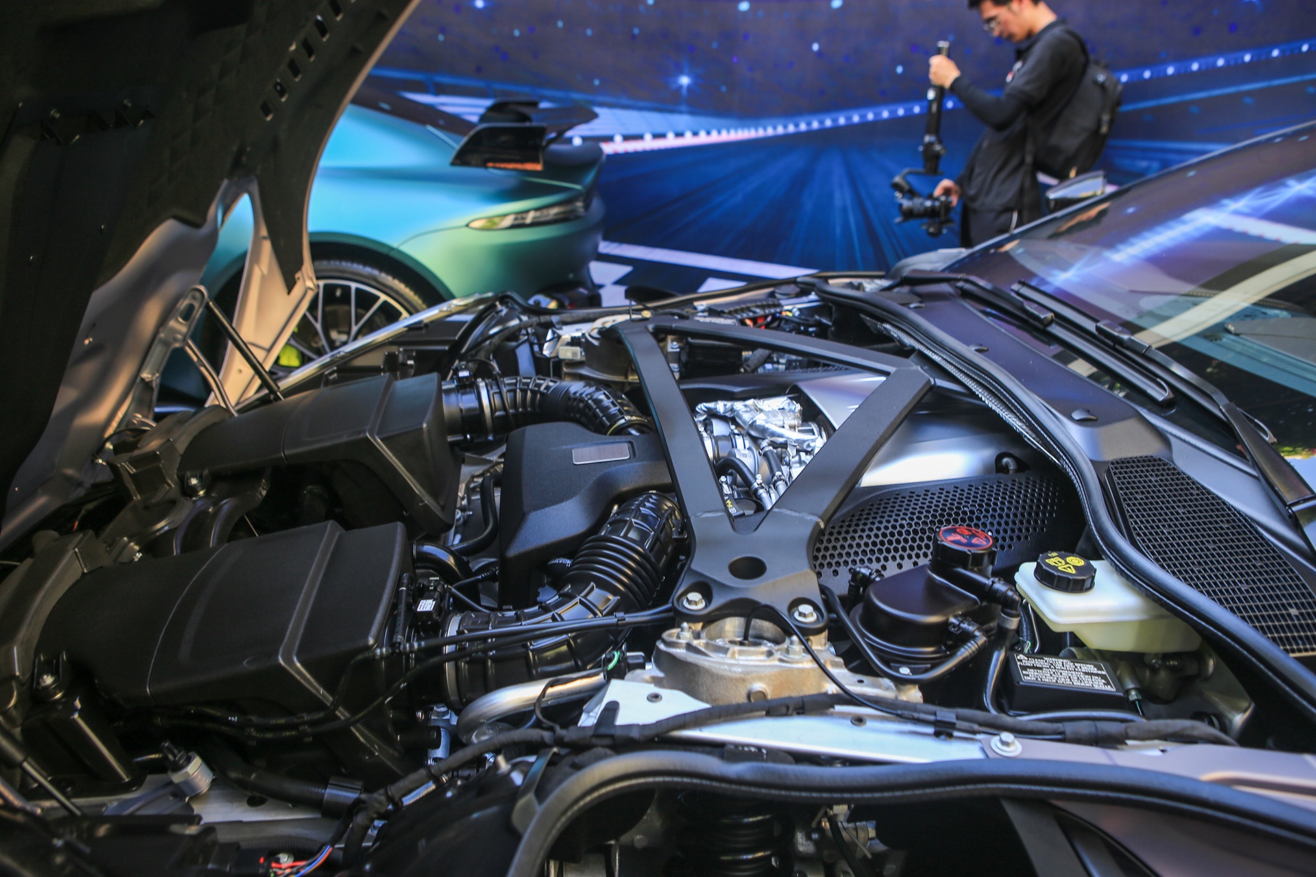 Aston Martin DB11 anh 8