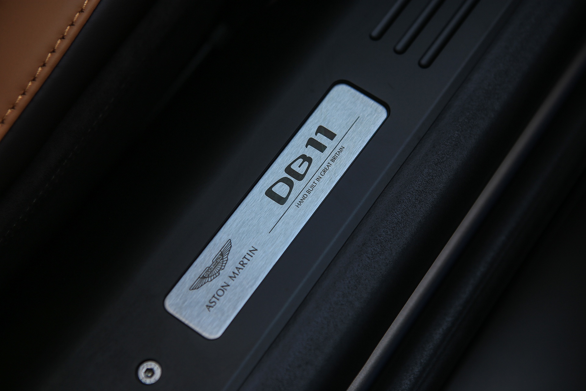 Aston Martin DB11 anh 4
