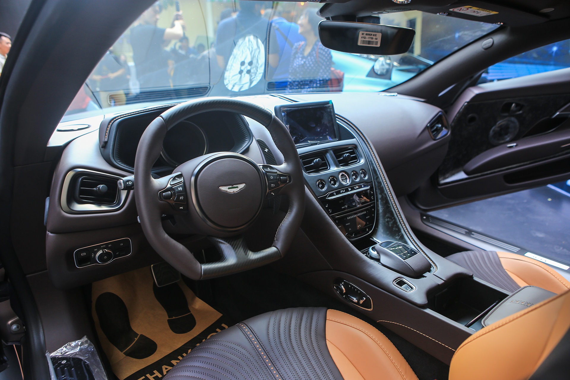 Aston Martin DB11 anh 5