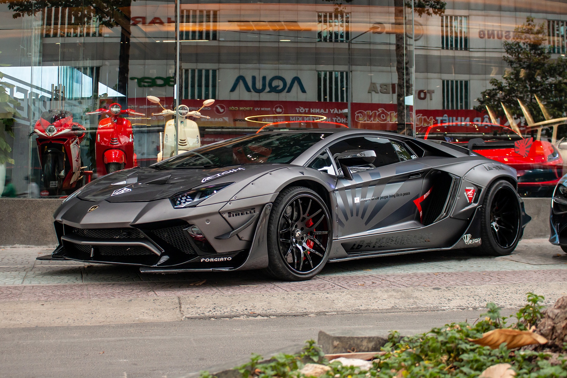 Lamborghini Aventador anh 2