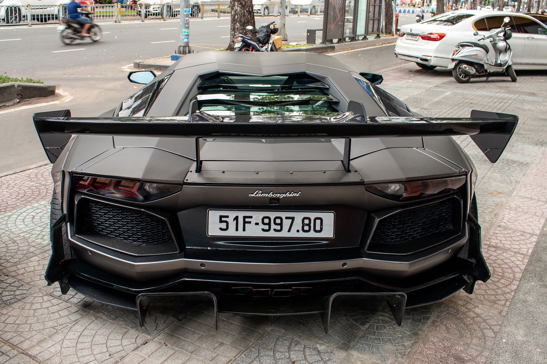 Lamborghini Aventador anh 10