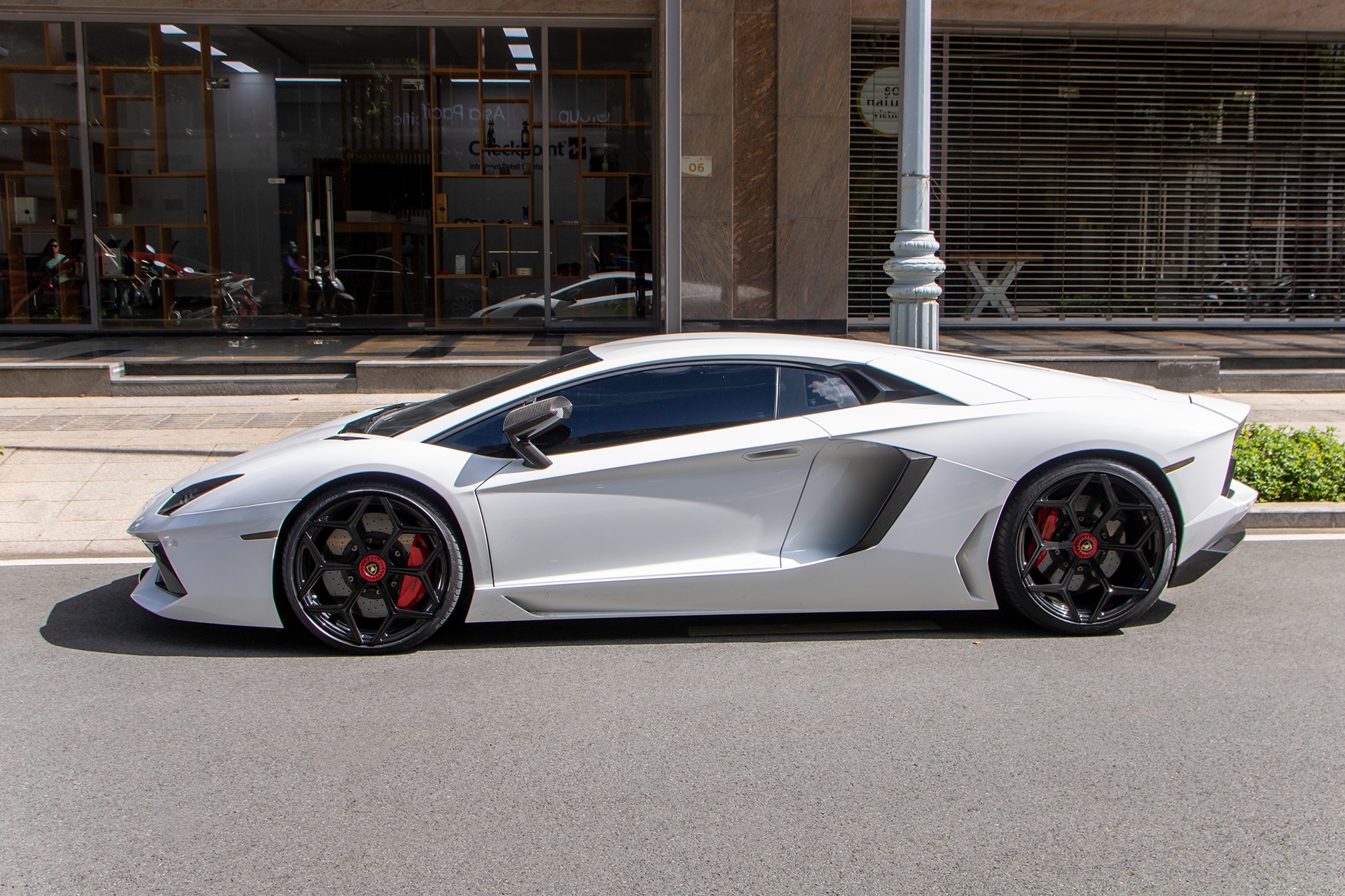 Lamborghini Aventador anh 4