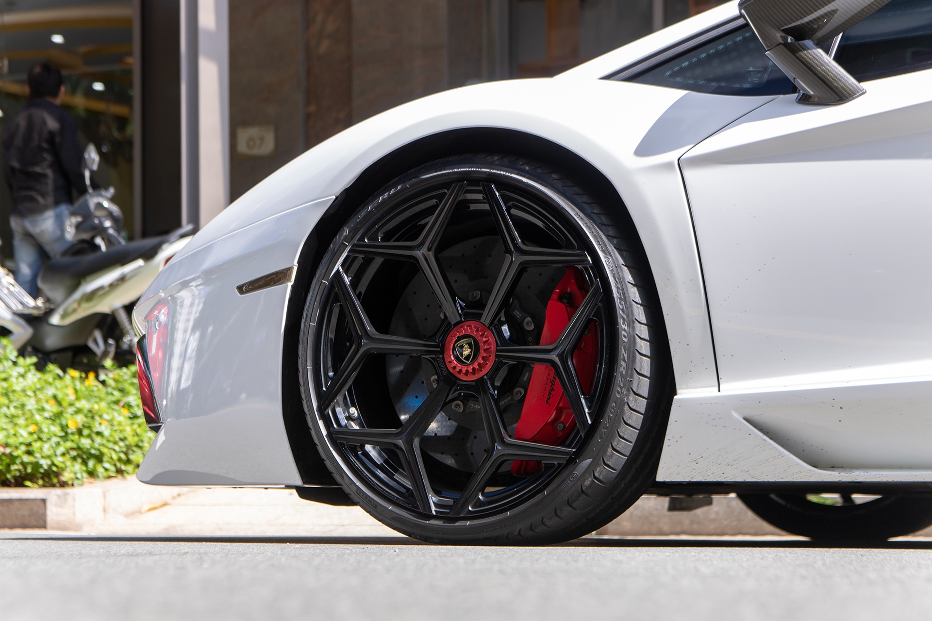 Lamborghini Aventador anh 5