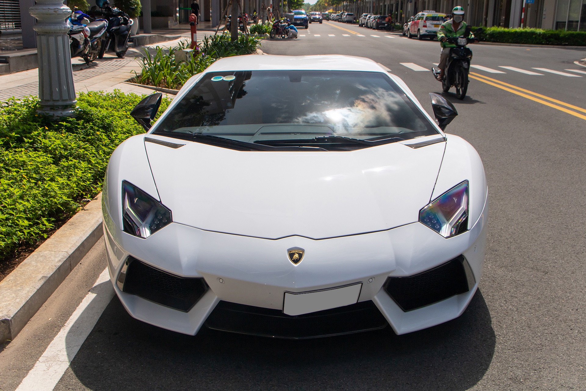 Lamborghini Aventador anh 2