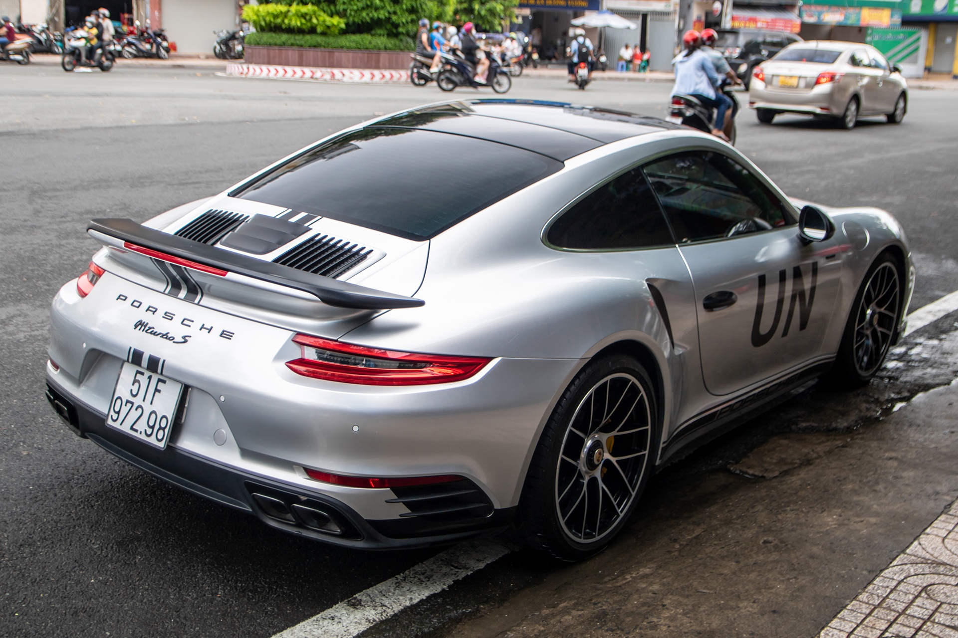 Porsche 911 Turbo S anh 13