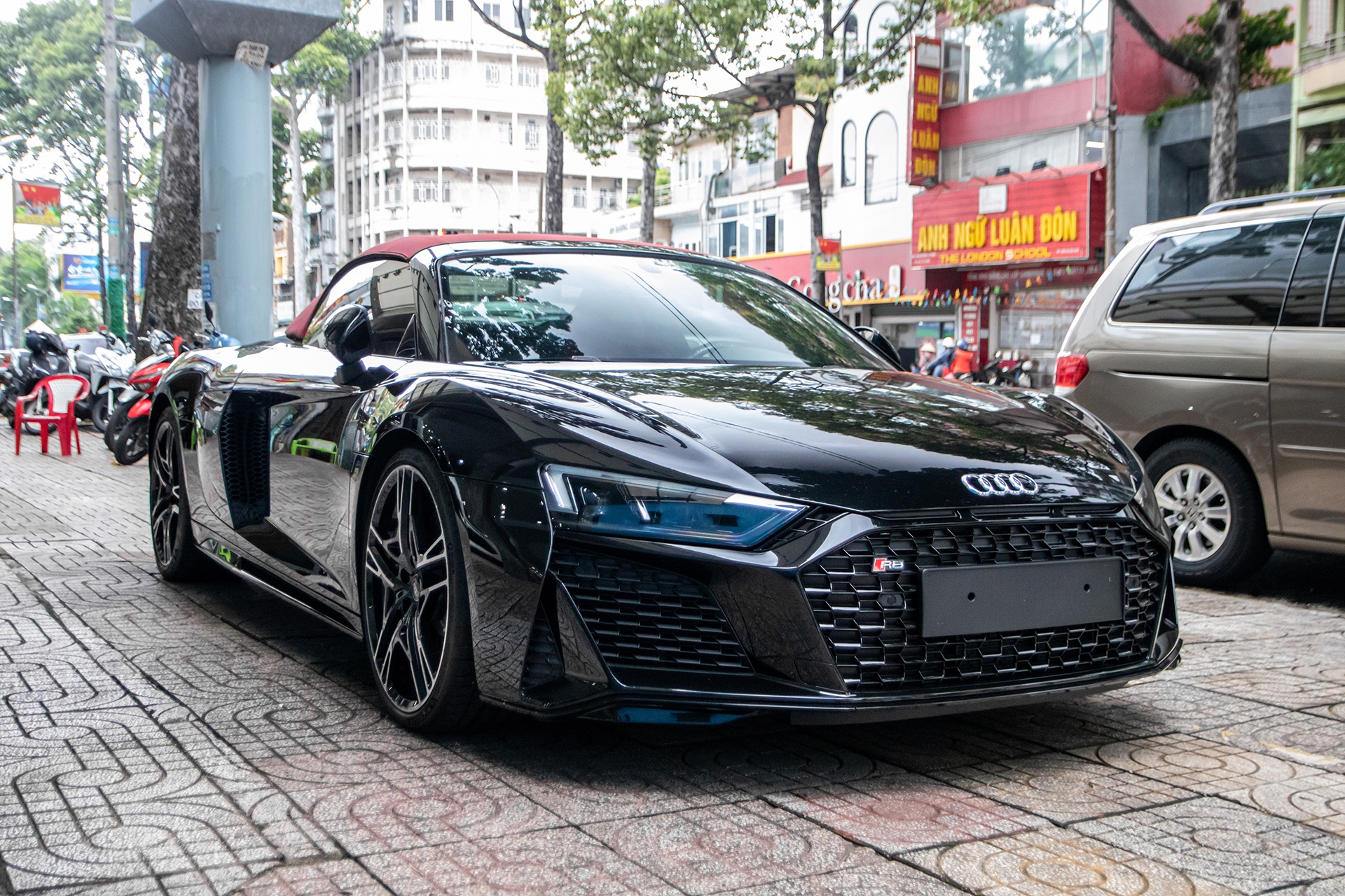 Audi R8 V10 Spyder anh 1