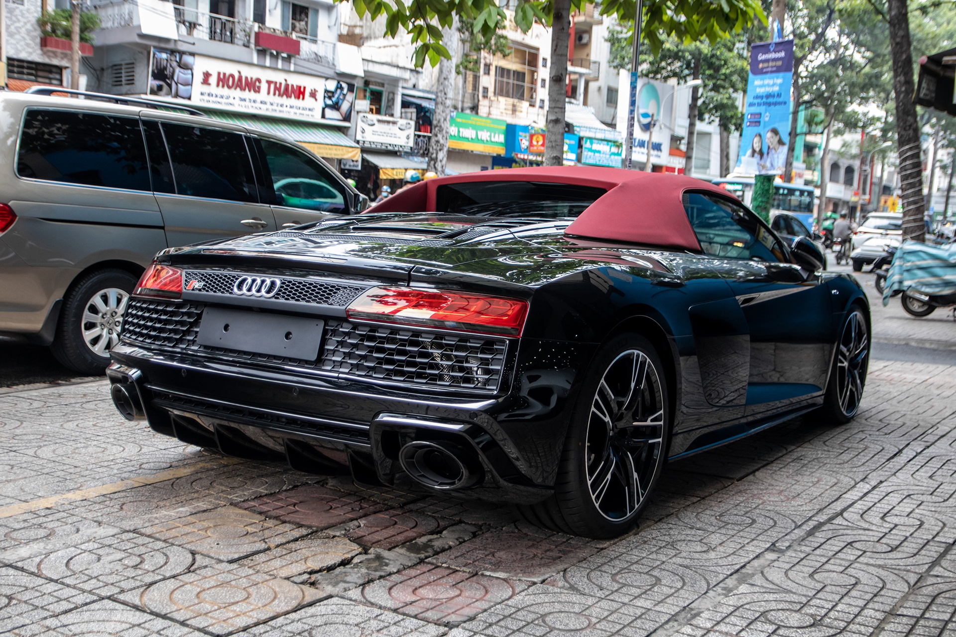 Audi R8 V10 Spyder anh 4