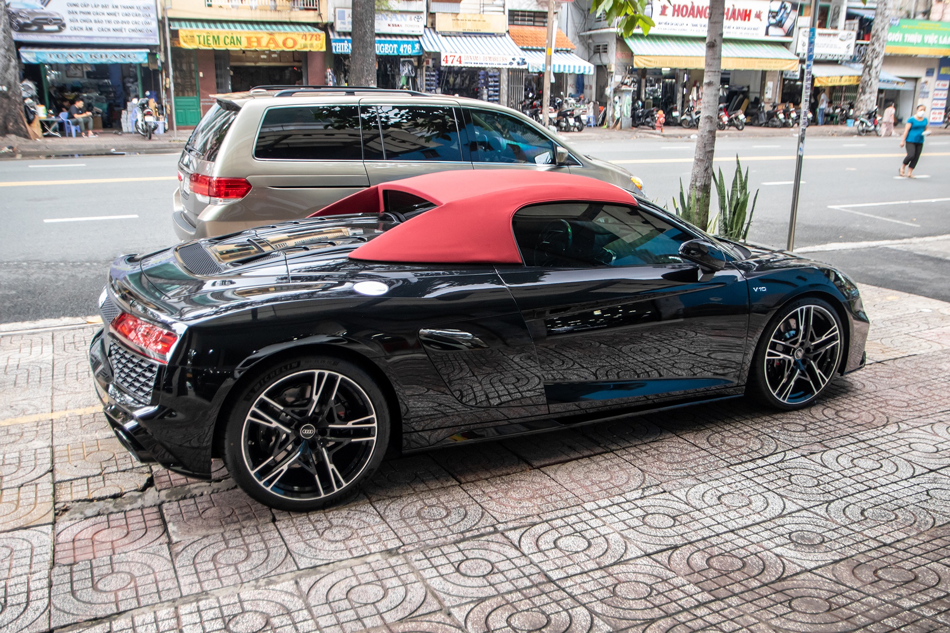 Audi R8 V10 Spyder anh 12