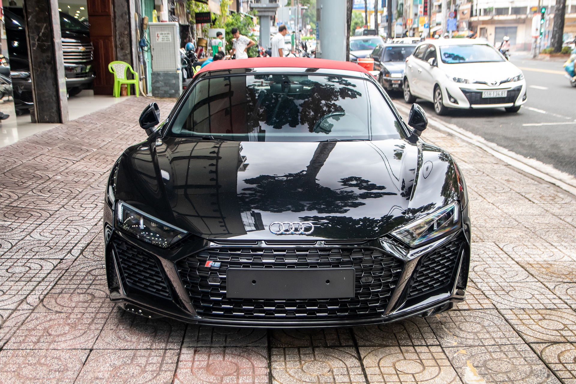 Audi R8 V10 Spyder anh 2