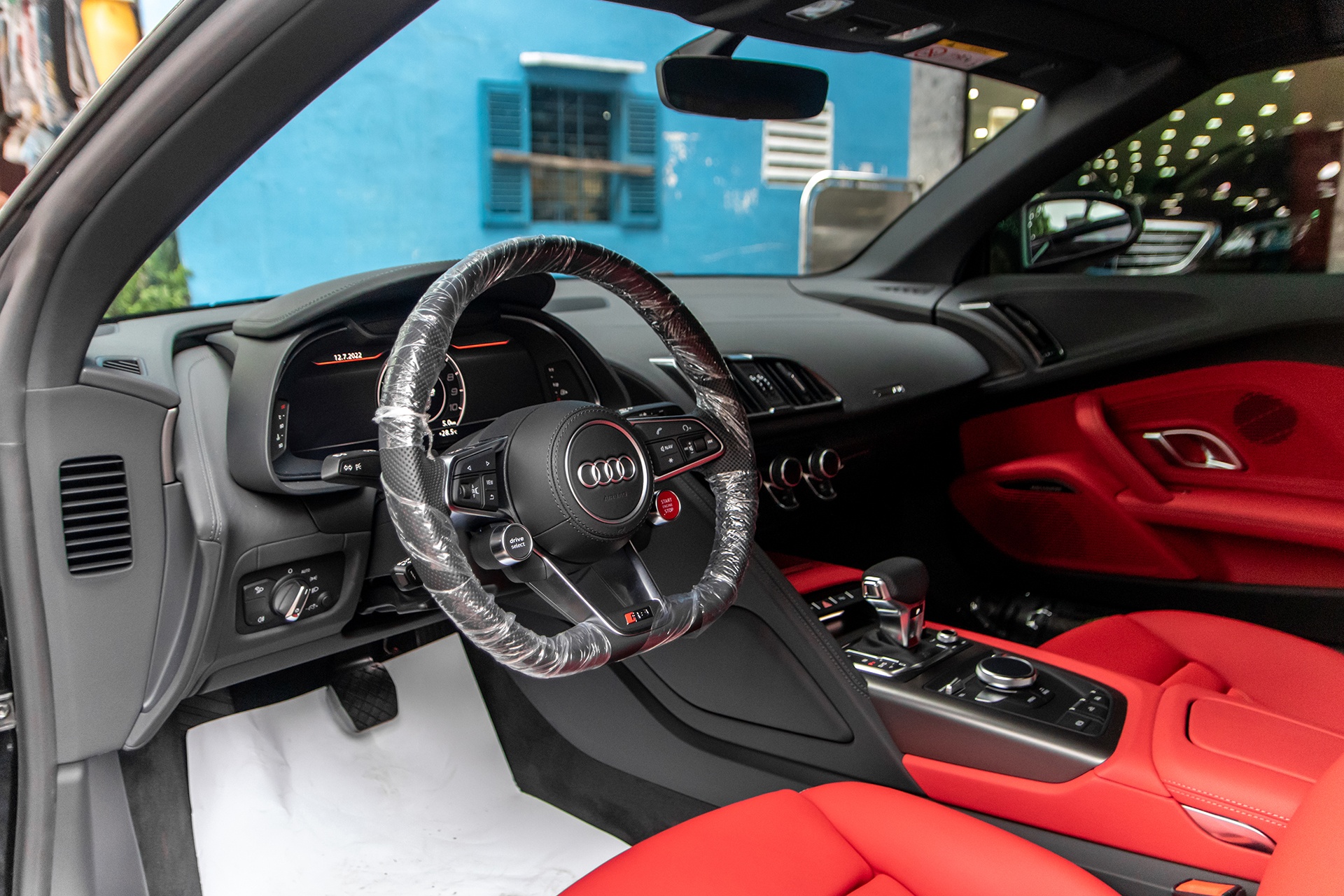 Audi R8 V10 Spyder anh 8