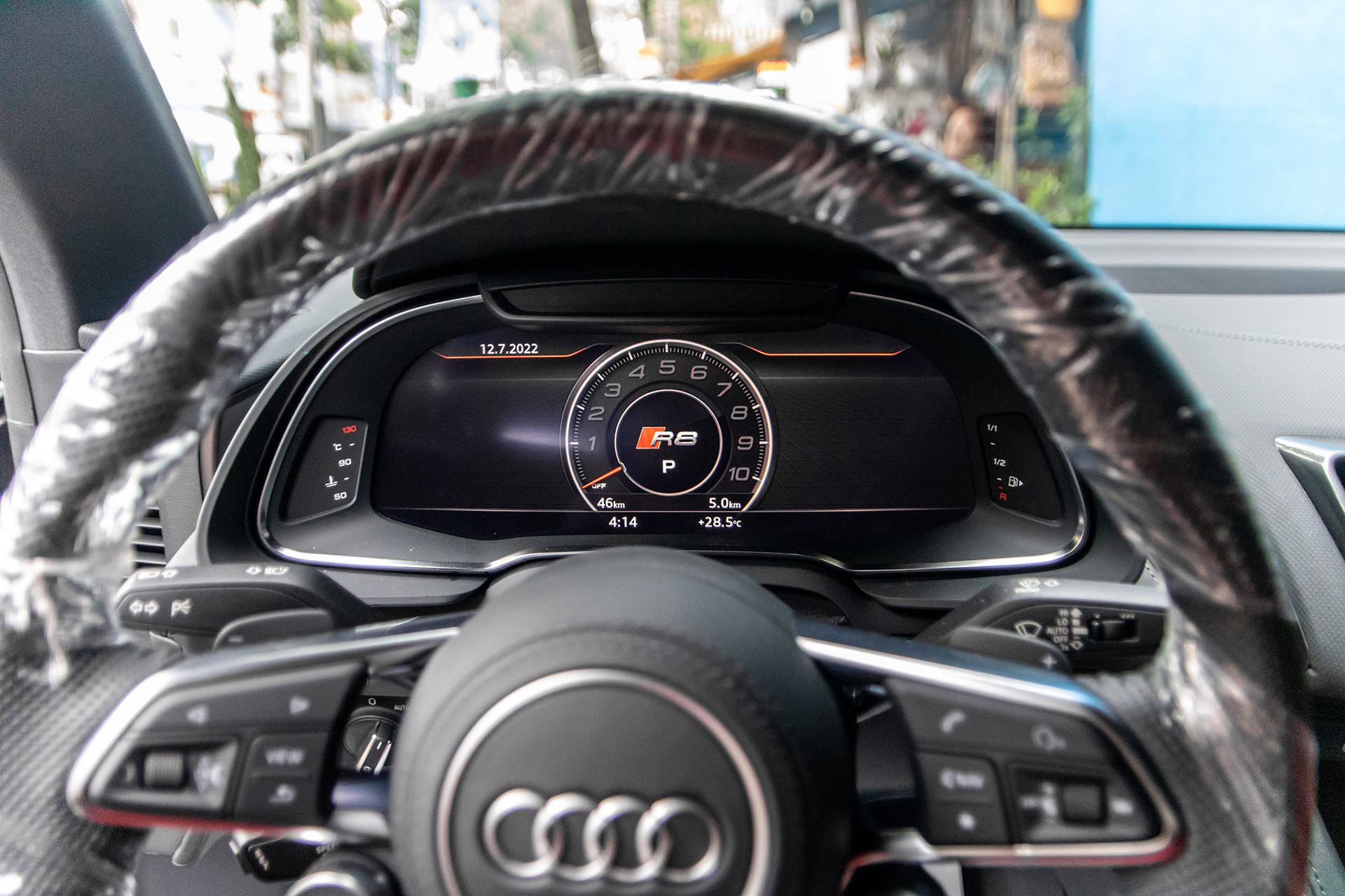 Audi R8 V10 Spyder anh 9