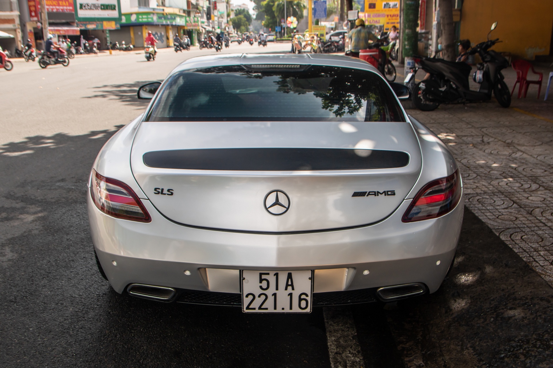 Mercedes-AMG SLS anh 12