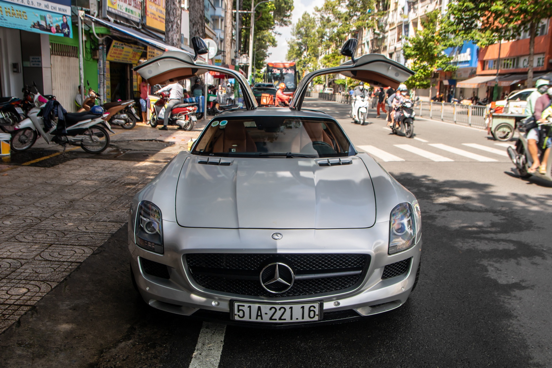 Mercedes-AMG SLS anh 2