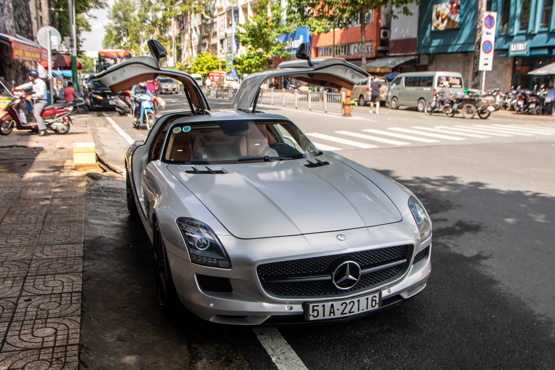Mercedes-AMG SLS anh 3