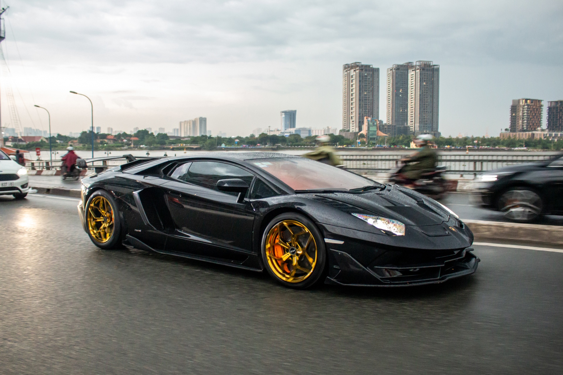 Lamborghini Aventador anh 10