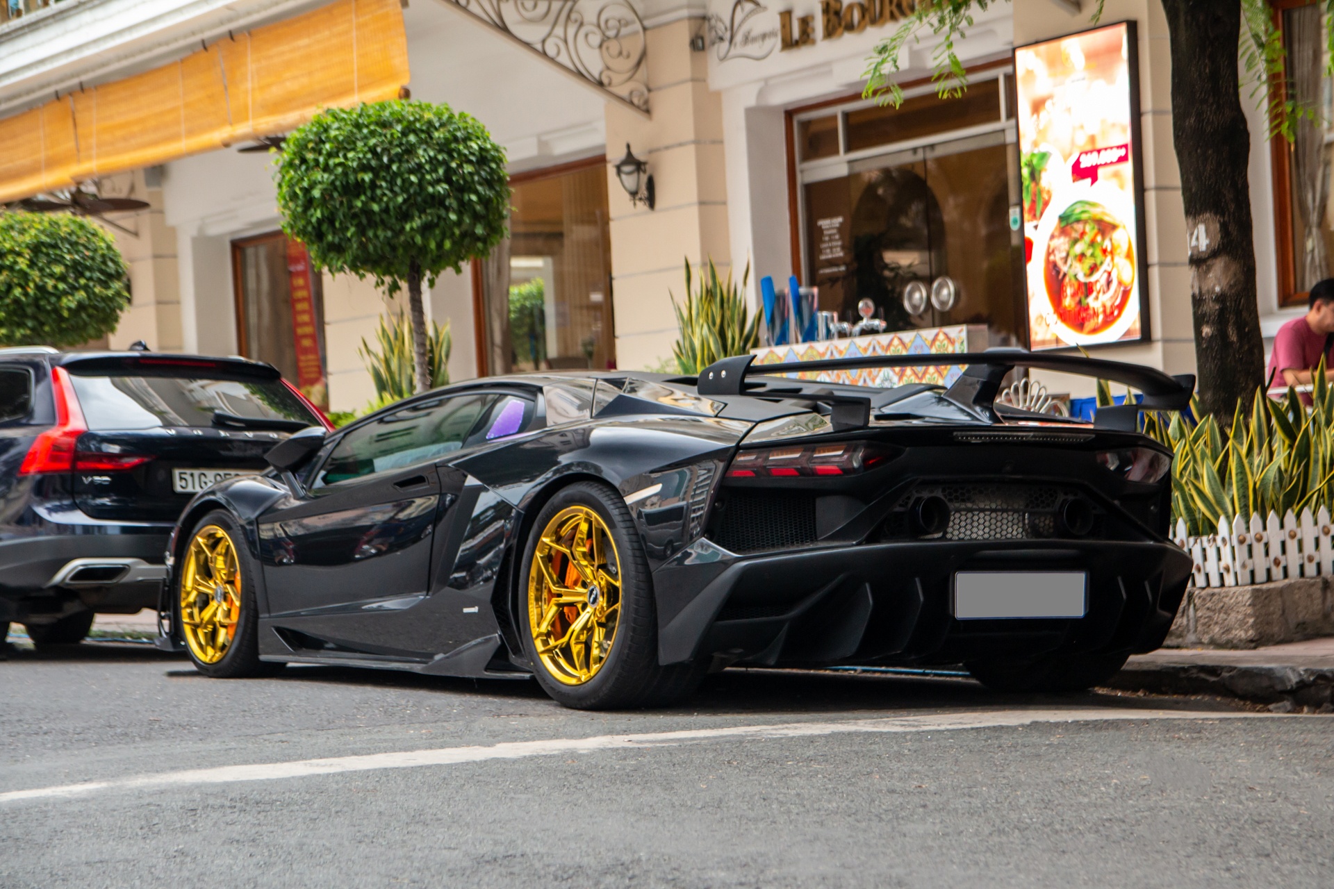 Lamborghini Aventador anh 7
