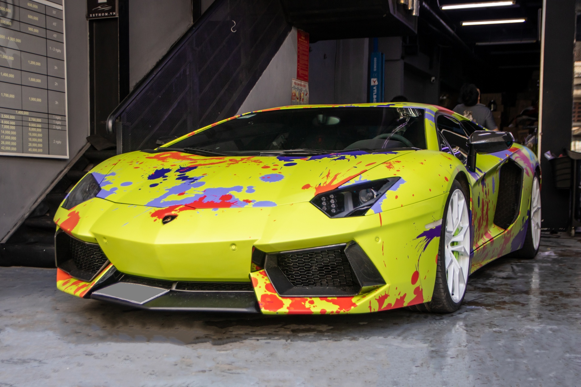 Lamborghini Aventador duoc lam moi ngoai that tai TP.HCM hinh anh