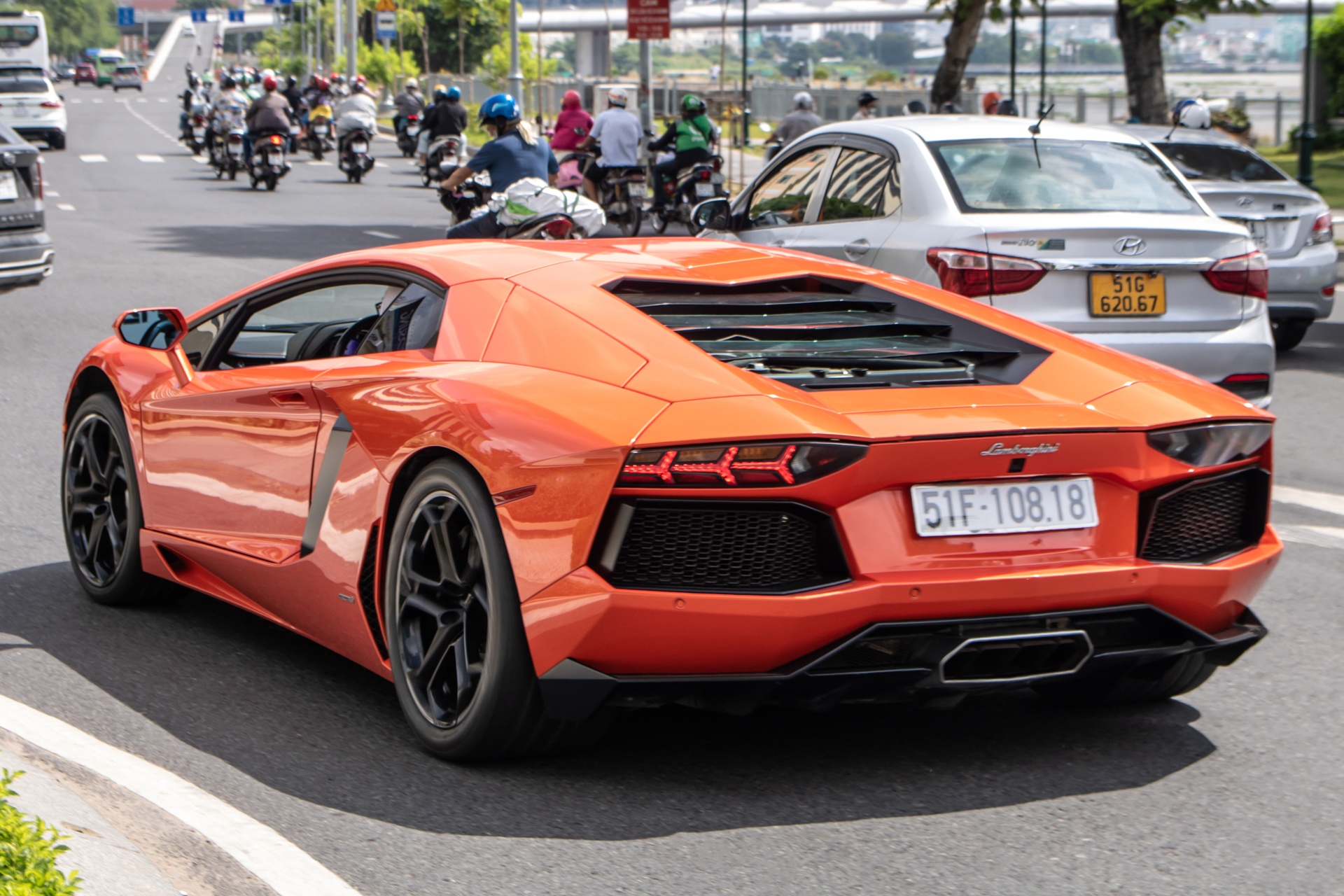 Lamborghini Aventador ảnh 2 Lamborghini Aventador anh 2