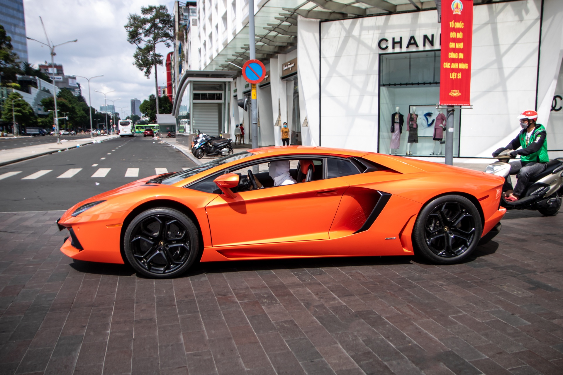 Lamborghini Aventador ảnh 3 Lamborghini Aventador anh 3