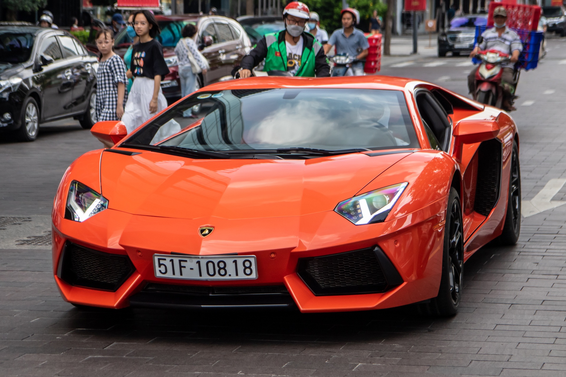 Lamborghini Aventador LP 700-4 mau doc tai xuat tai TP.HCM hinh anh