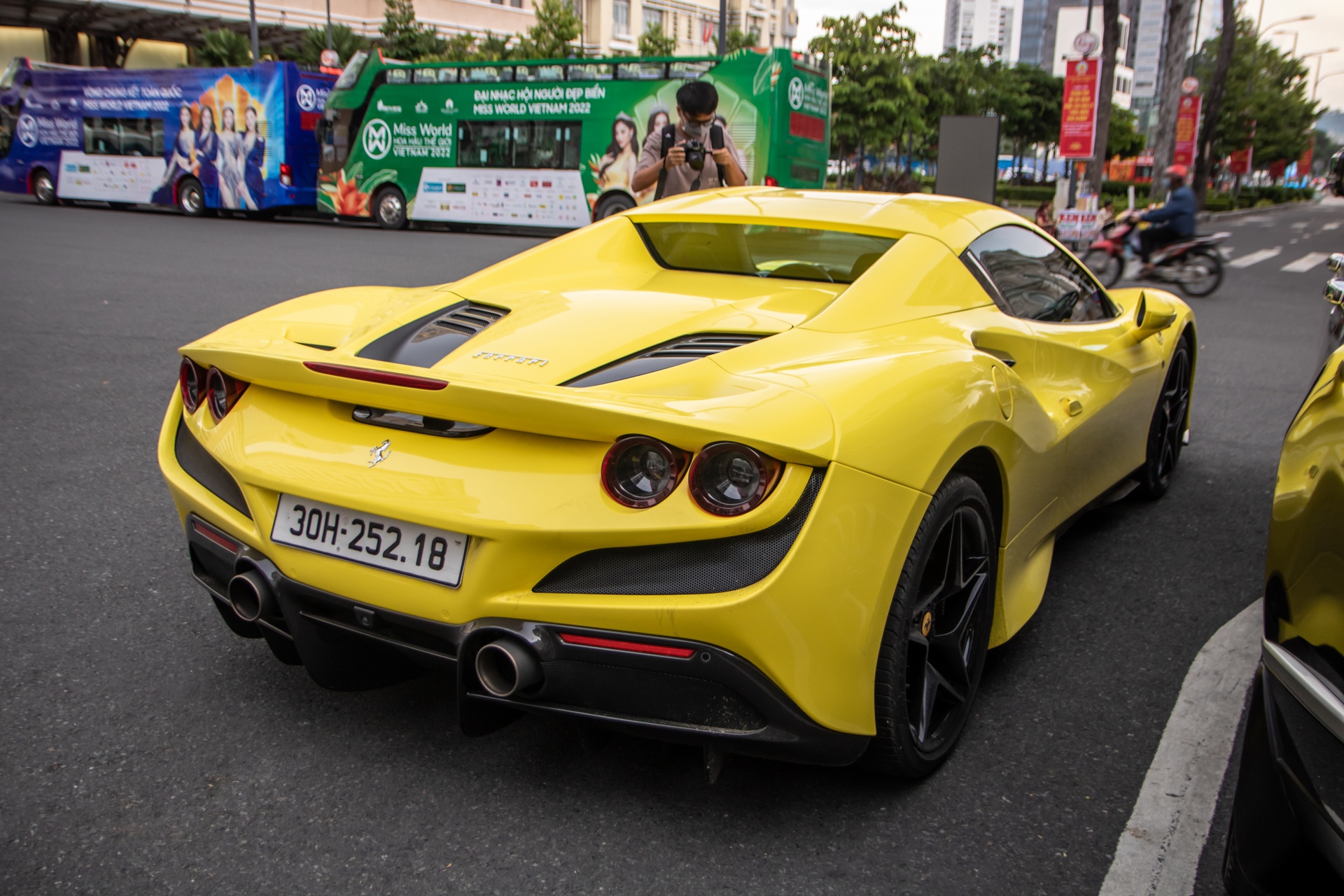 Ferrari F8 Spider anh 8