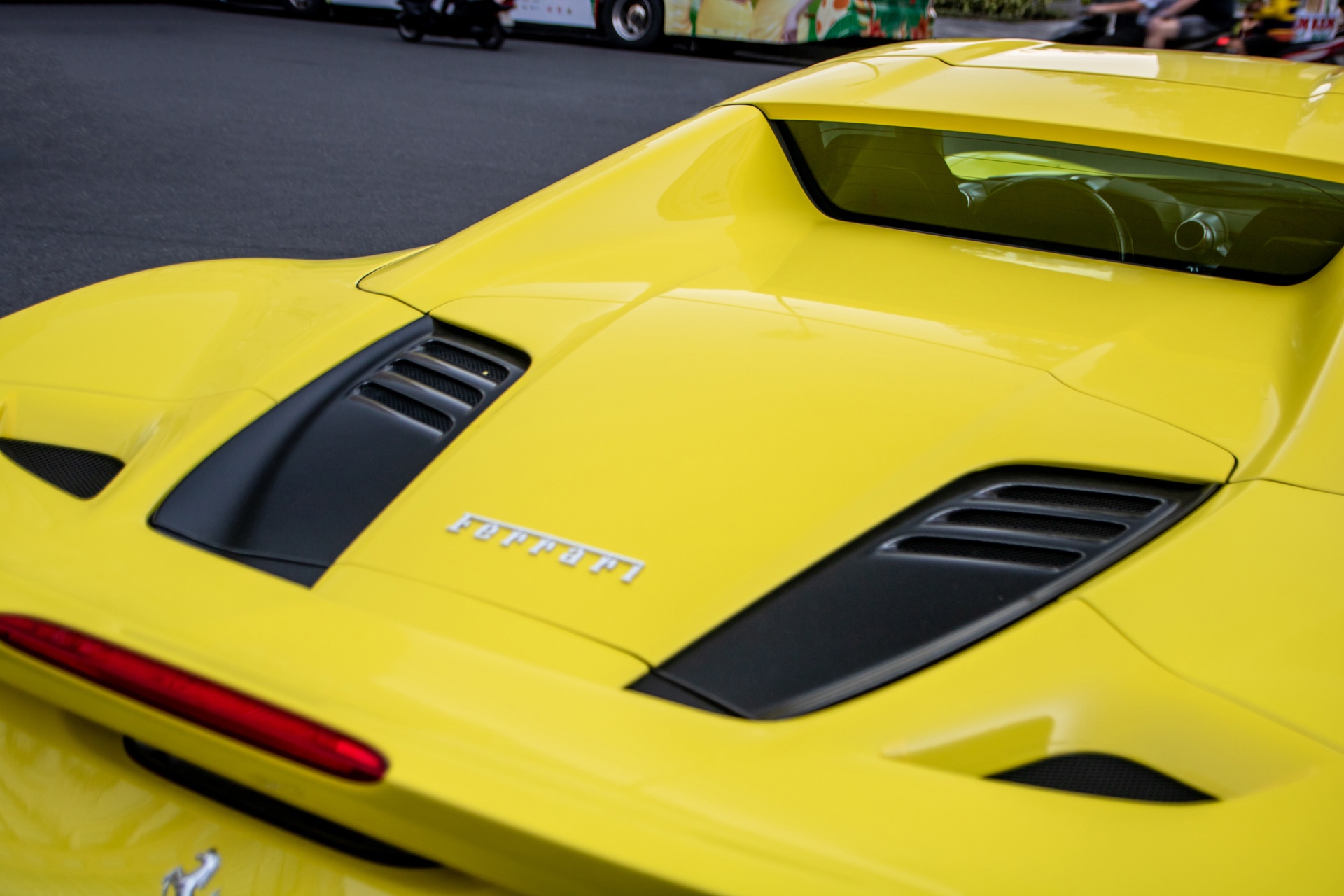 Ferrari F8 Spider anh 7