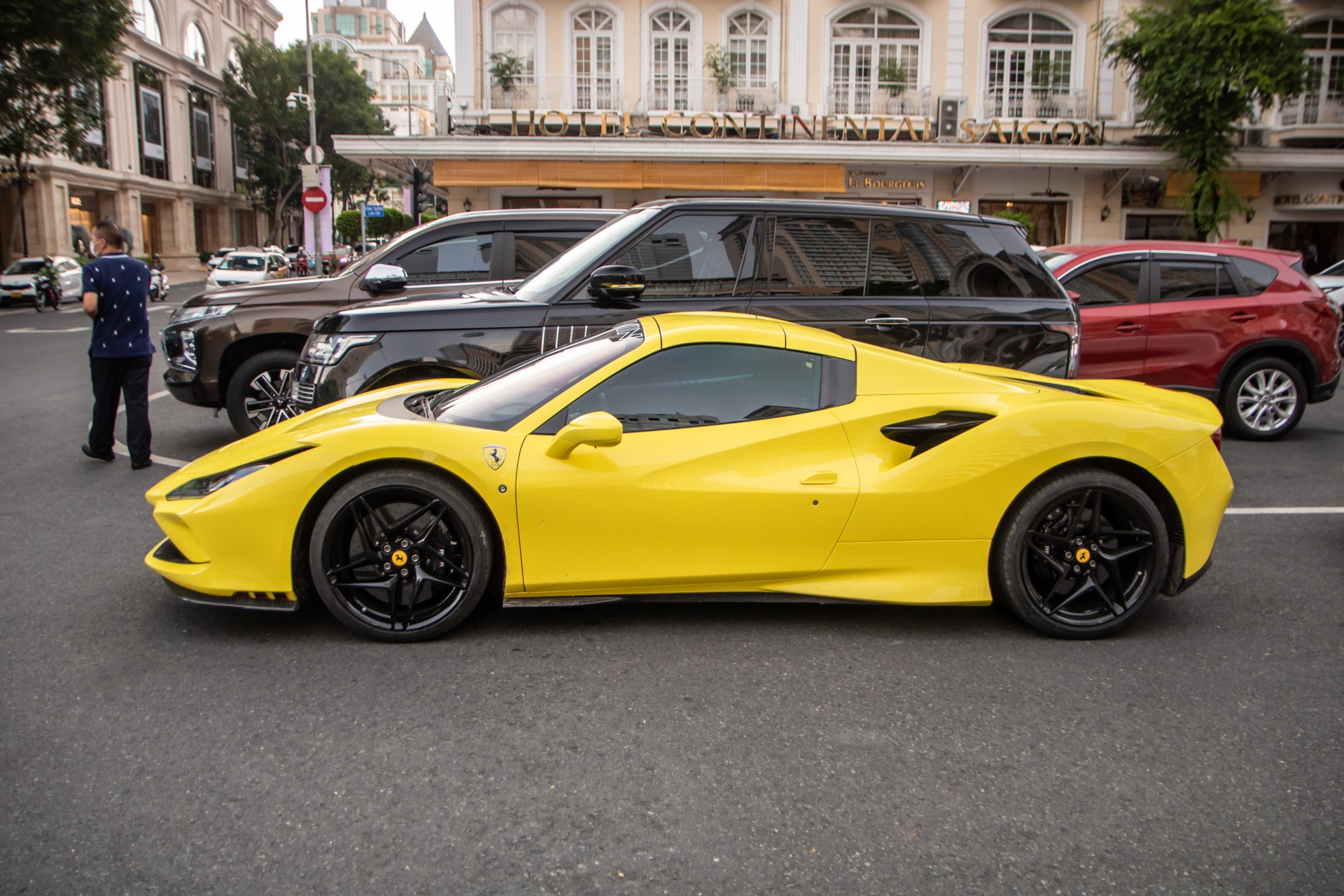 Ferrari F8 Spider anh 3