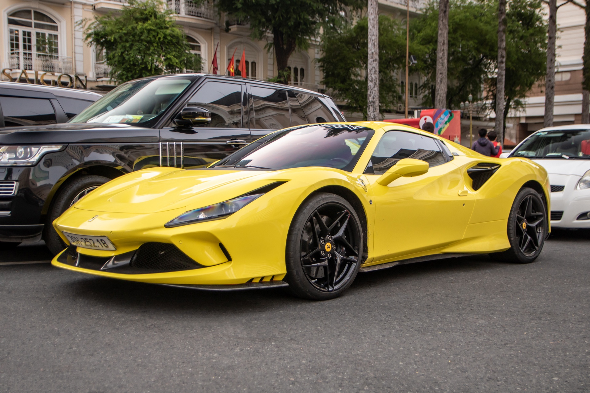 Ferrari F8 Spider anh 1