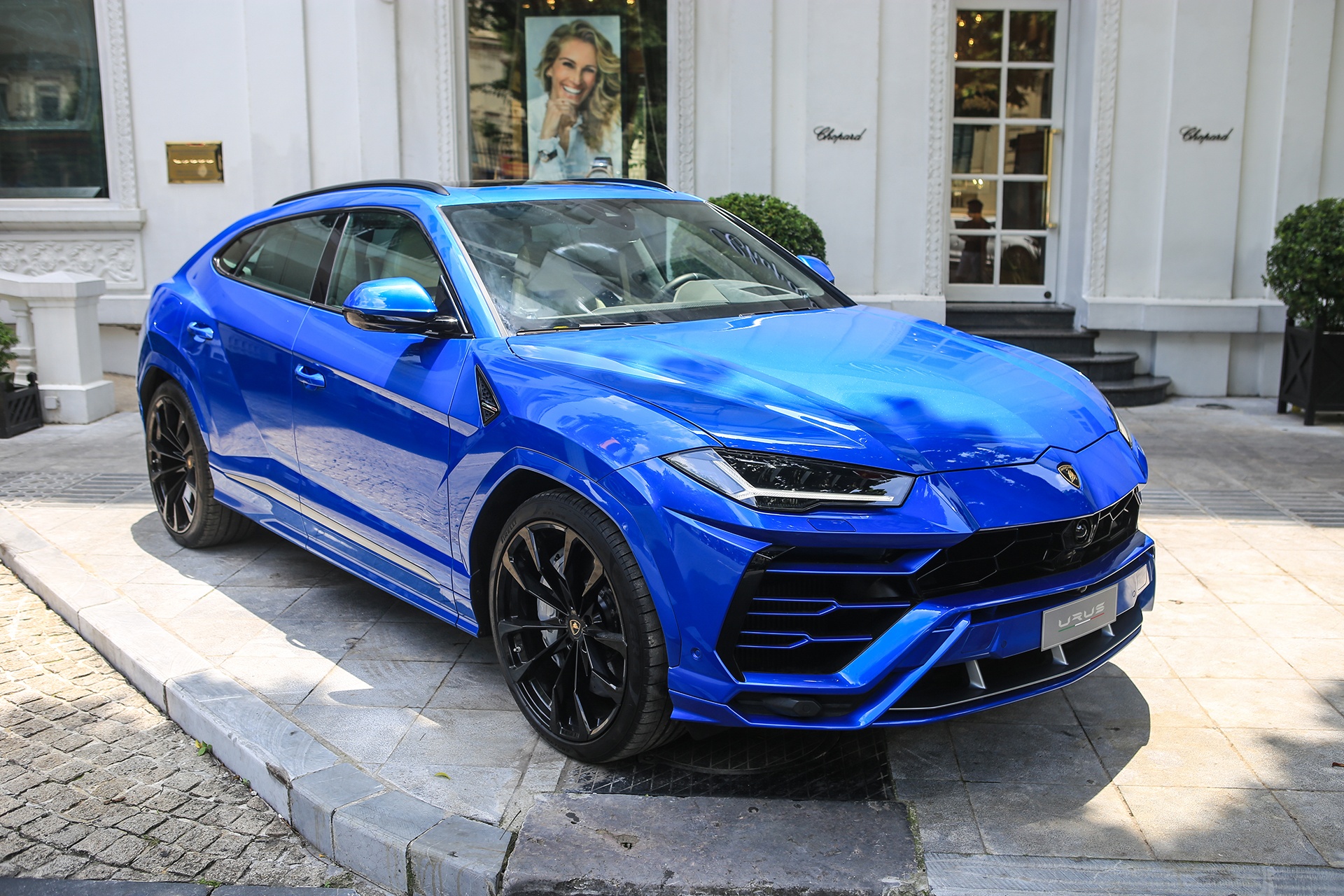 Can canh Lamborghini Urus mau son doc tai Ha Noi hinh anh
