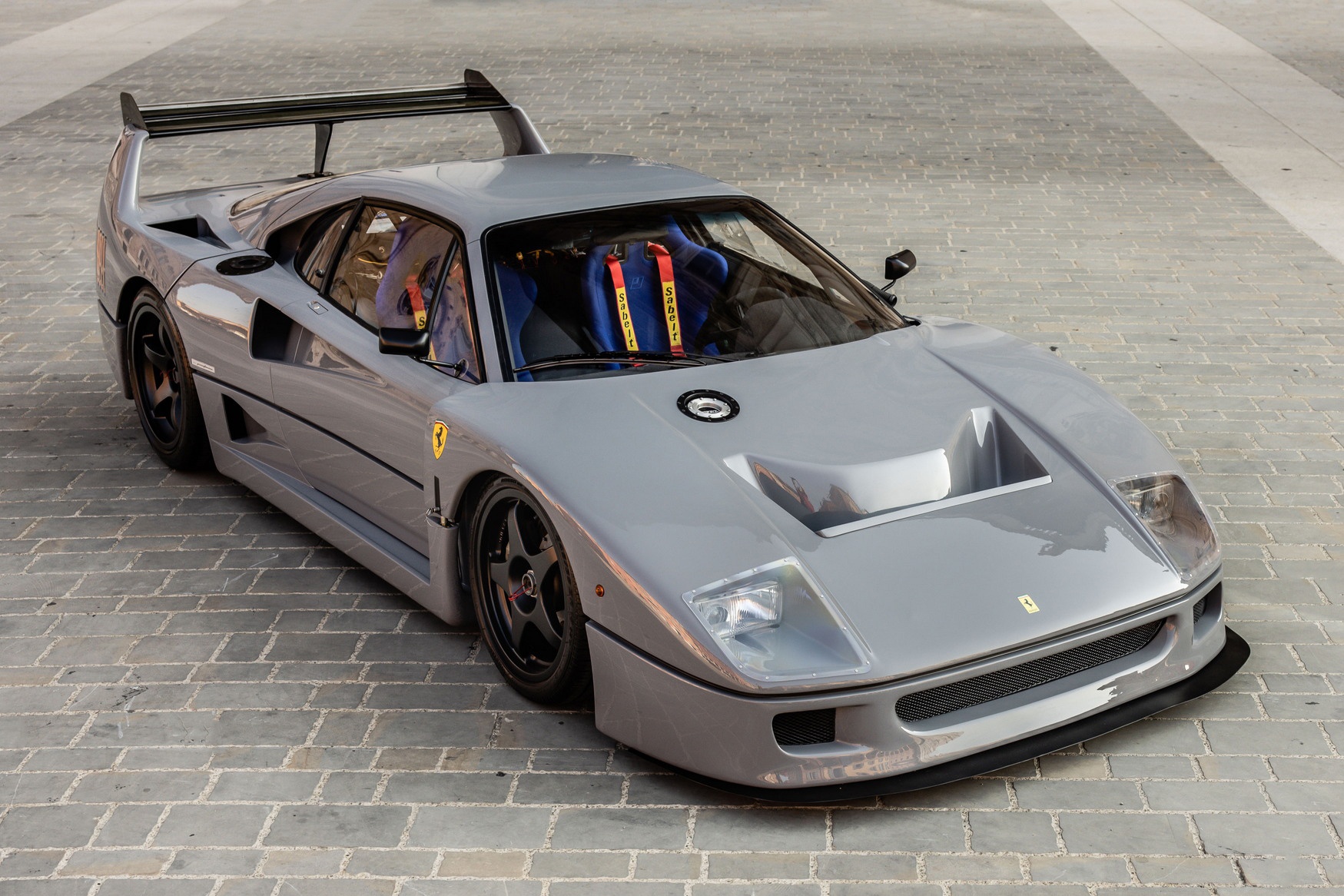 Ferrari F40 Competizione anh 2