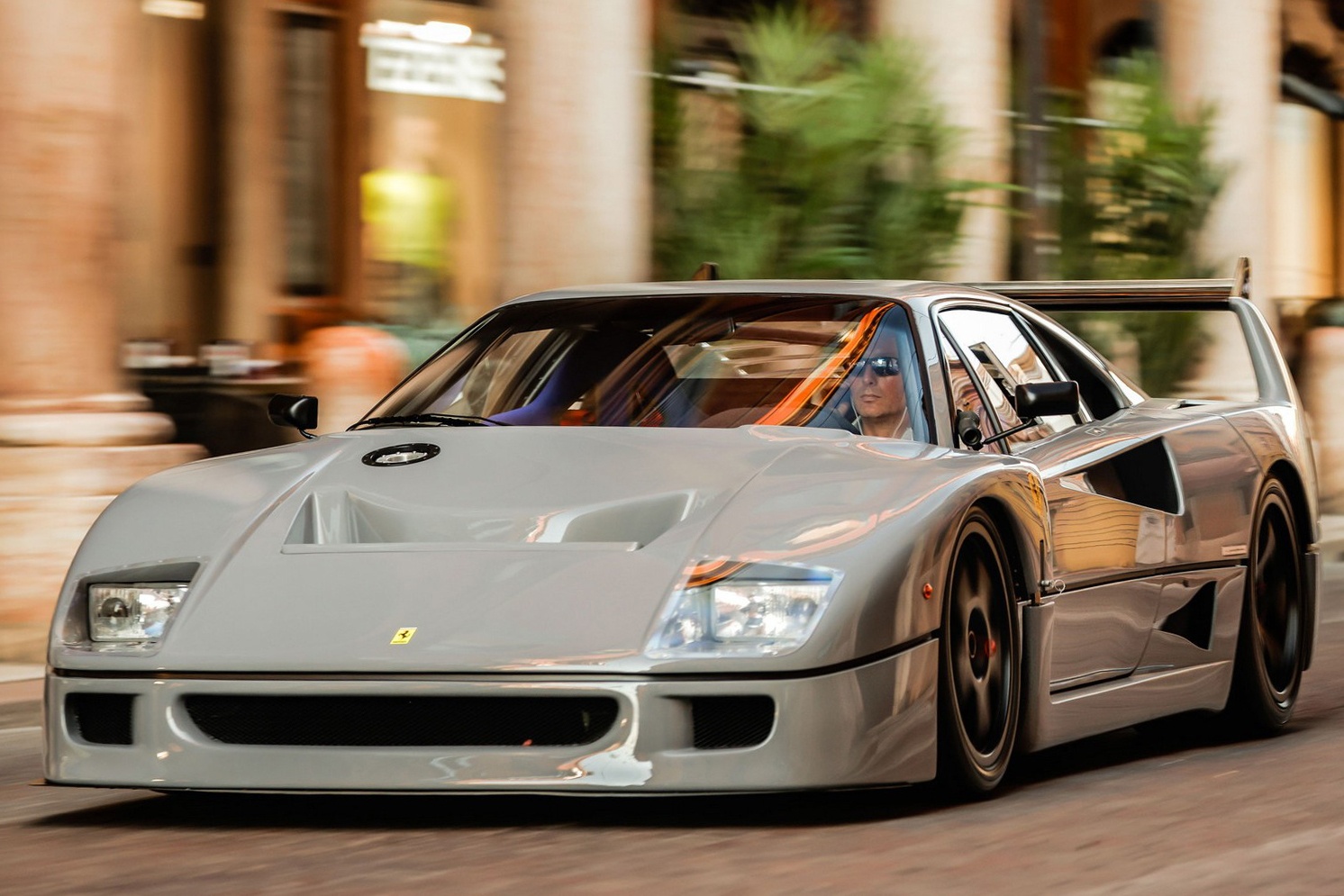 Ferrari F40 Competizione duoc ban dau gia hinh anh