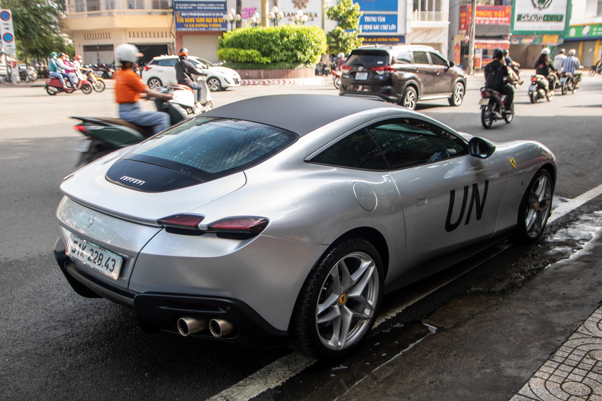 Ferrari Roma anh 6