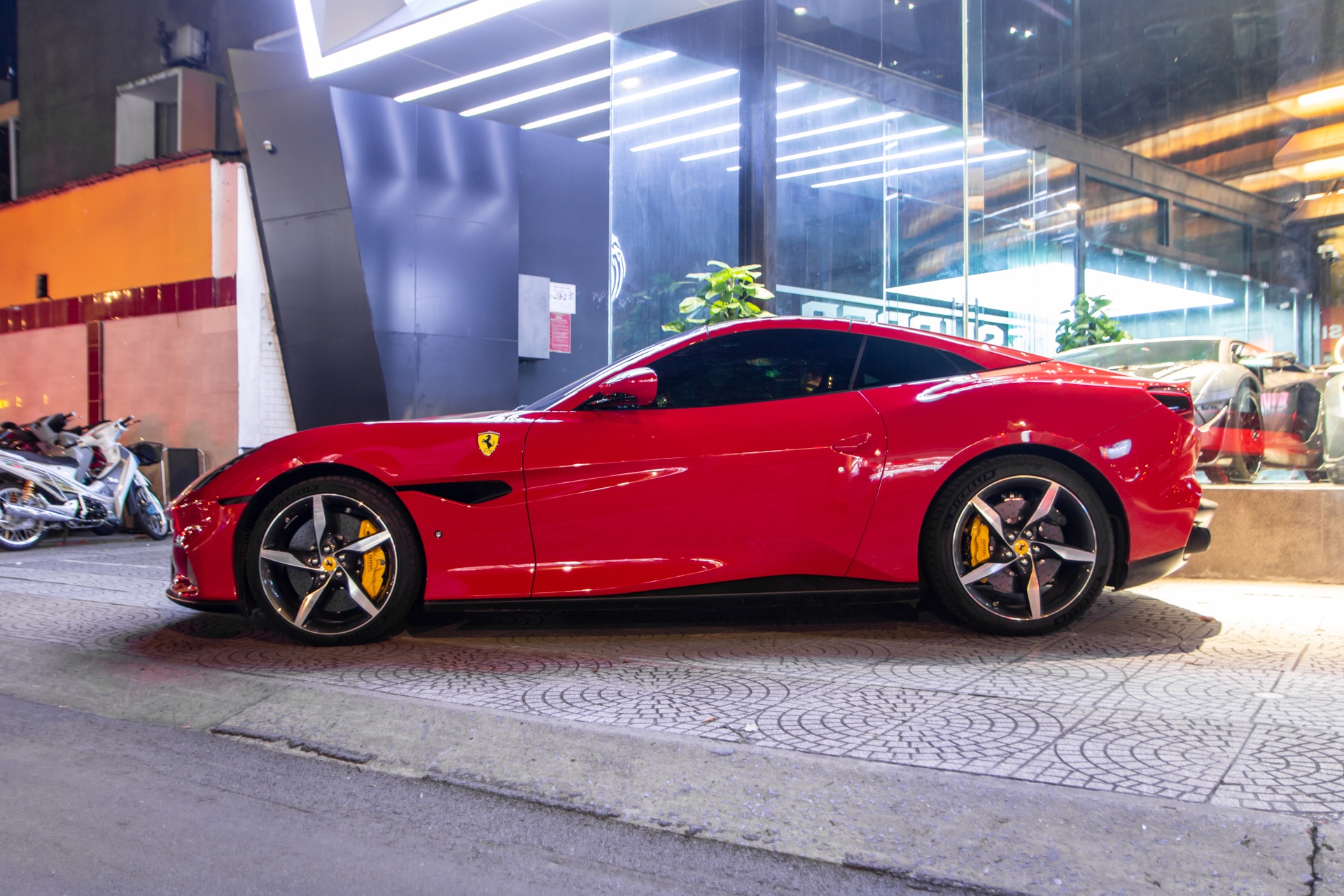 Ferrari Portofino M anh 9