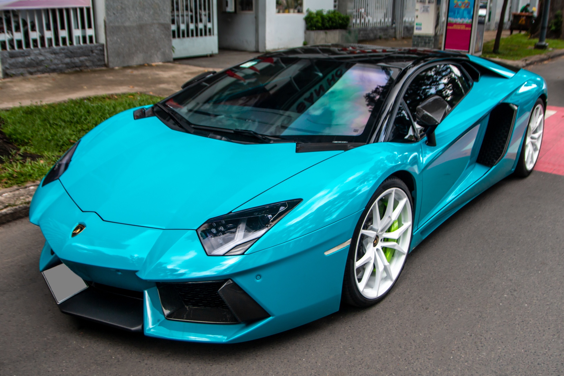 Lamborghini Aventador LP 700-4 voi ngoai that xanh duong tai TP.HCM hinh anh