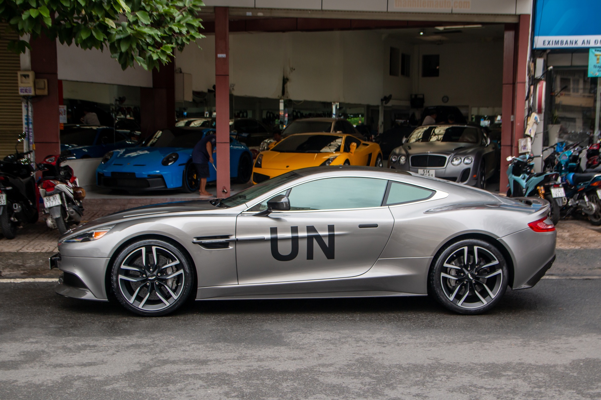 Aston Martin Vanquish ảnh 11 Aston Martin Vanquish anh 11