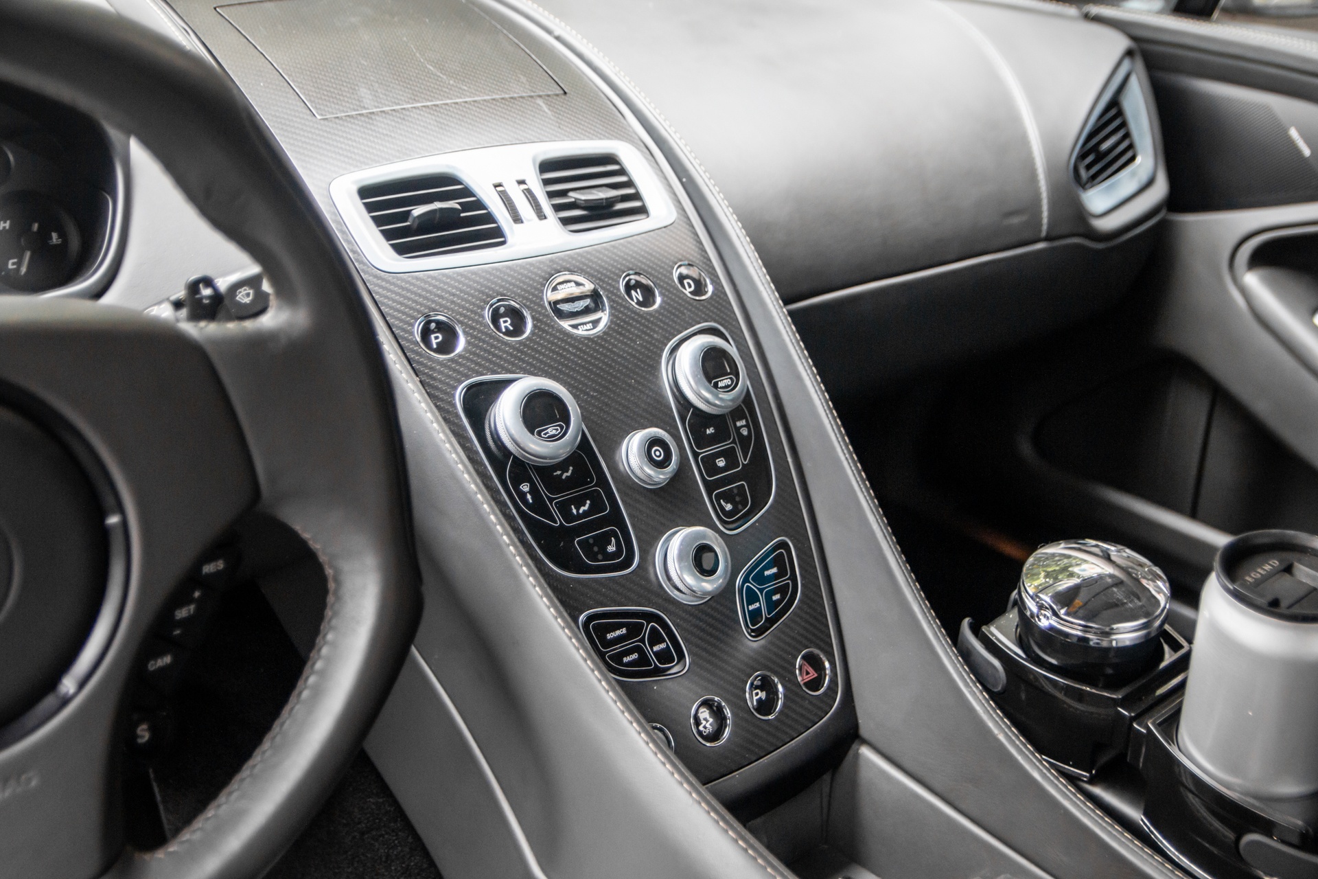 Aston Martin Vanquish ảnh 7 Aston Martin Vanquish anh 7