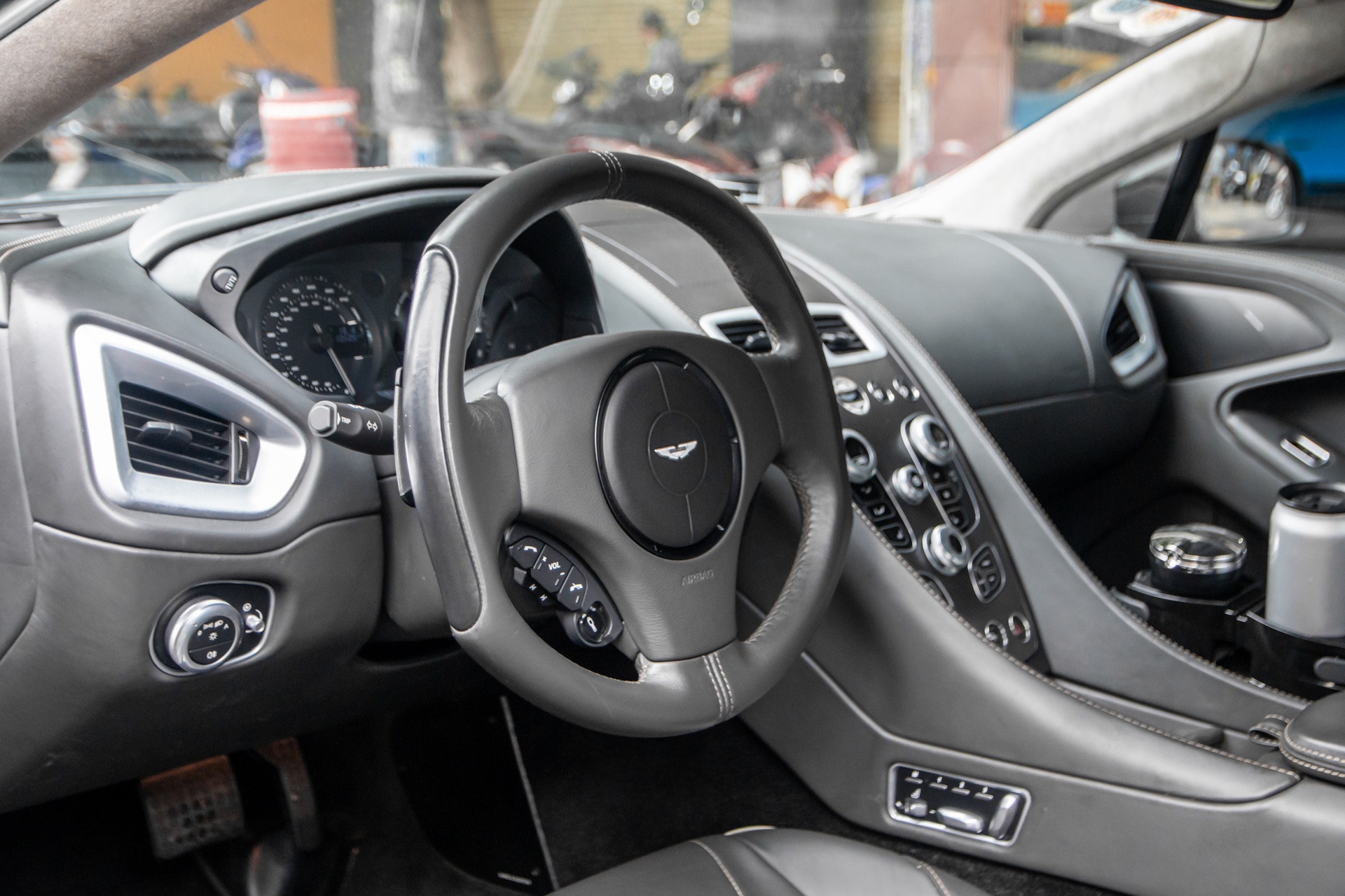 Aston Martin Vanquish ảnh 6 Aston Martin Vanquish anh 6