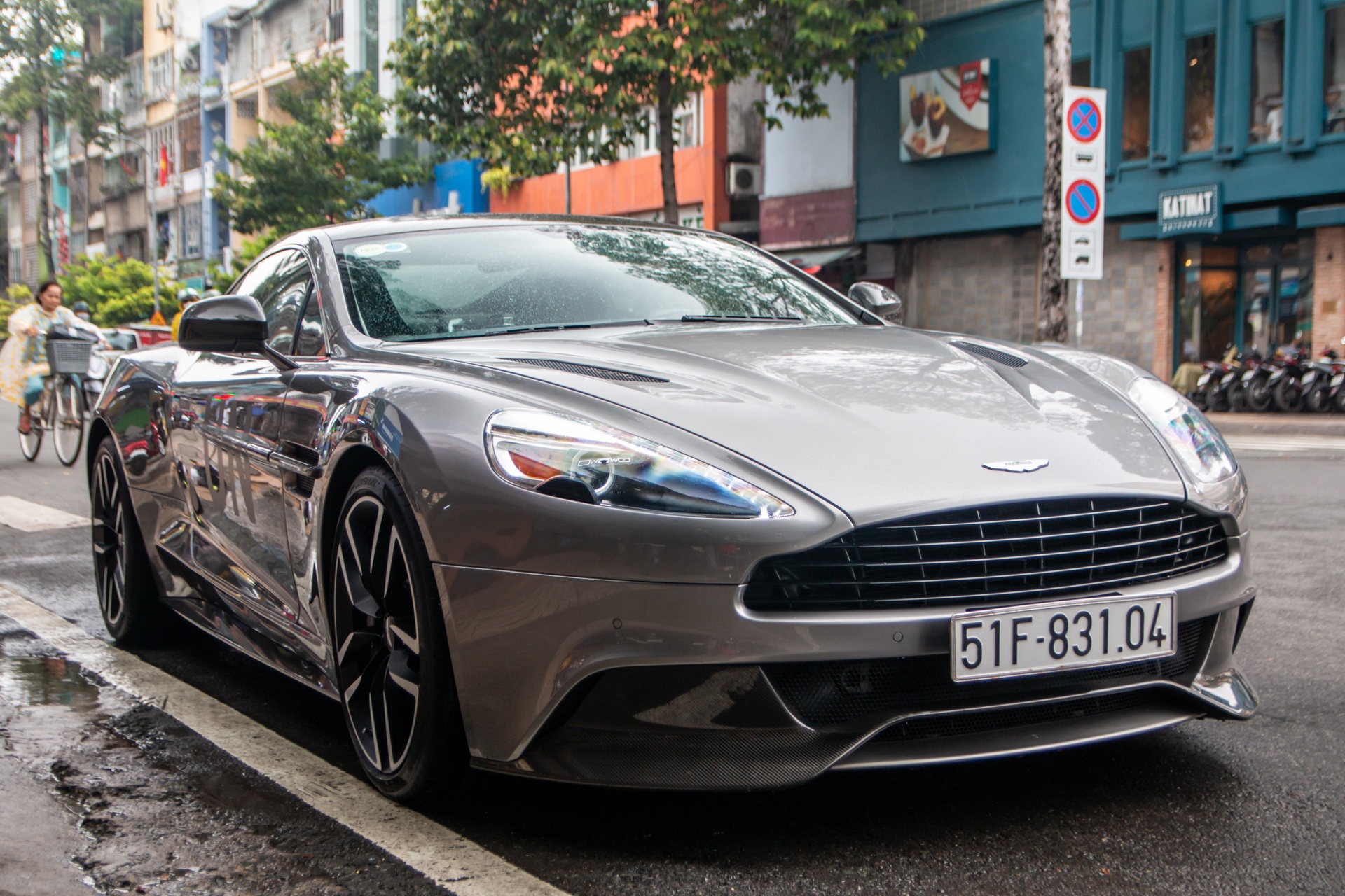 Aston Martin Vanquish ảnh 1 Aston Martin Vanquish anh 1