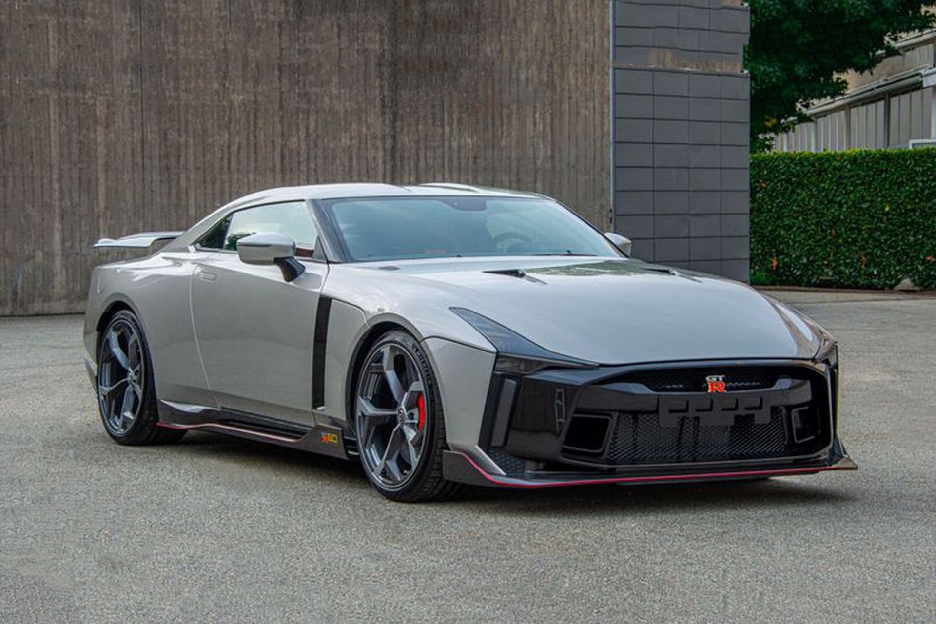 Nissan GT-R50 duoc rao ban, du kien thu ve hon 1 trieu USD hinh anh