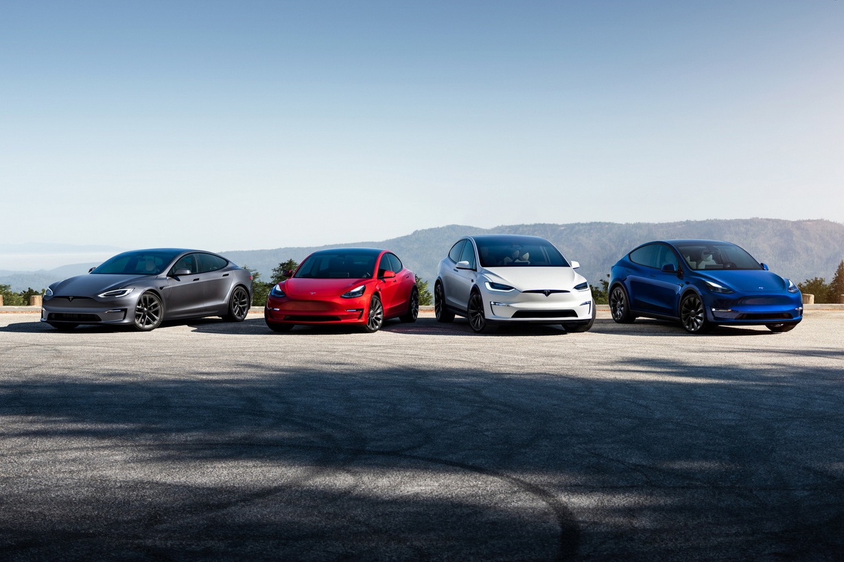1,1 trieu xe Tesla dinh loi cua so co the khien hanh khach bi thuong hinh anh